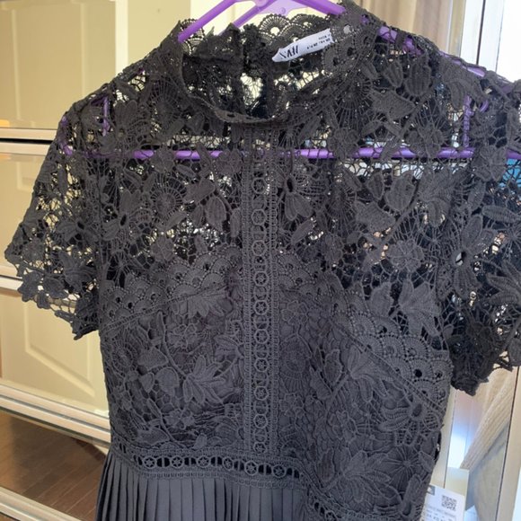 Zara Black Lace and Pleated Dress - Picture 4 of 4